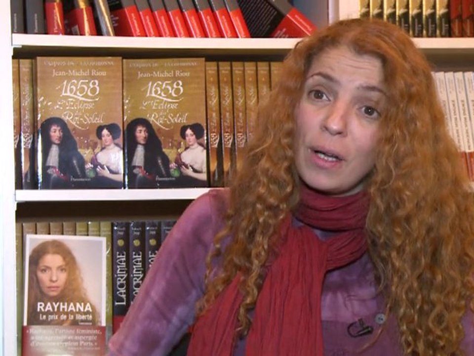 Un an après son agression, la comédienne Rayhana continue le combat