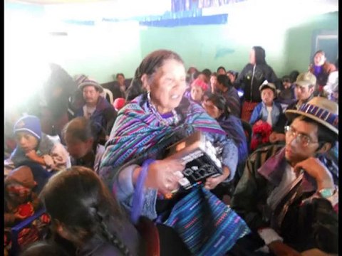 Guatemalan rural community purchases solar lamps