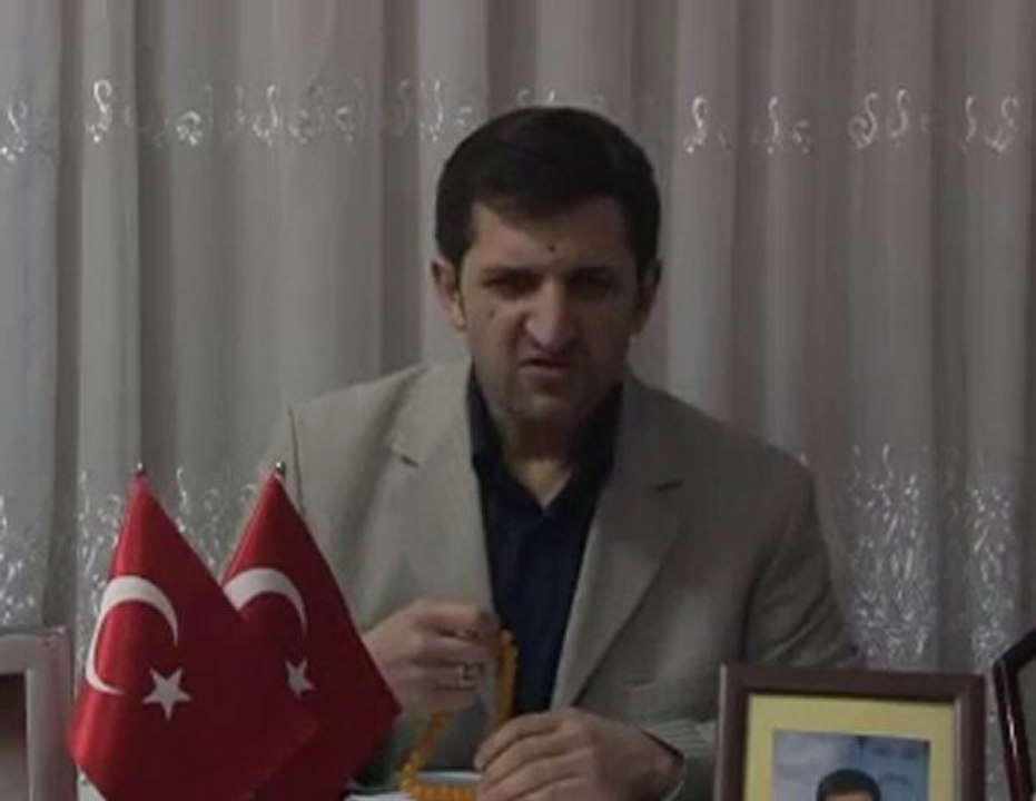 Sırdaşız Sırrı :)) (2011)