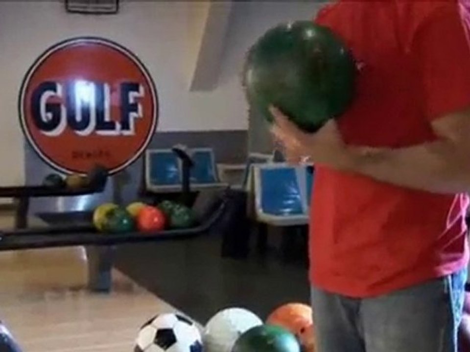 How To Throw A Bowling Ball video Dailymotion