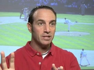 Bunting A Baseball : What is a 'suicide squeeze' play in baseball?