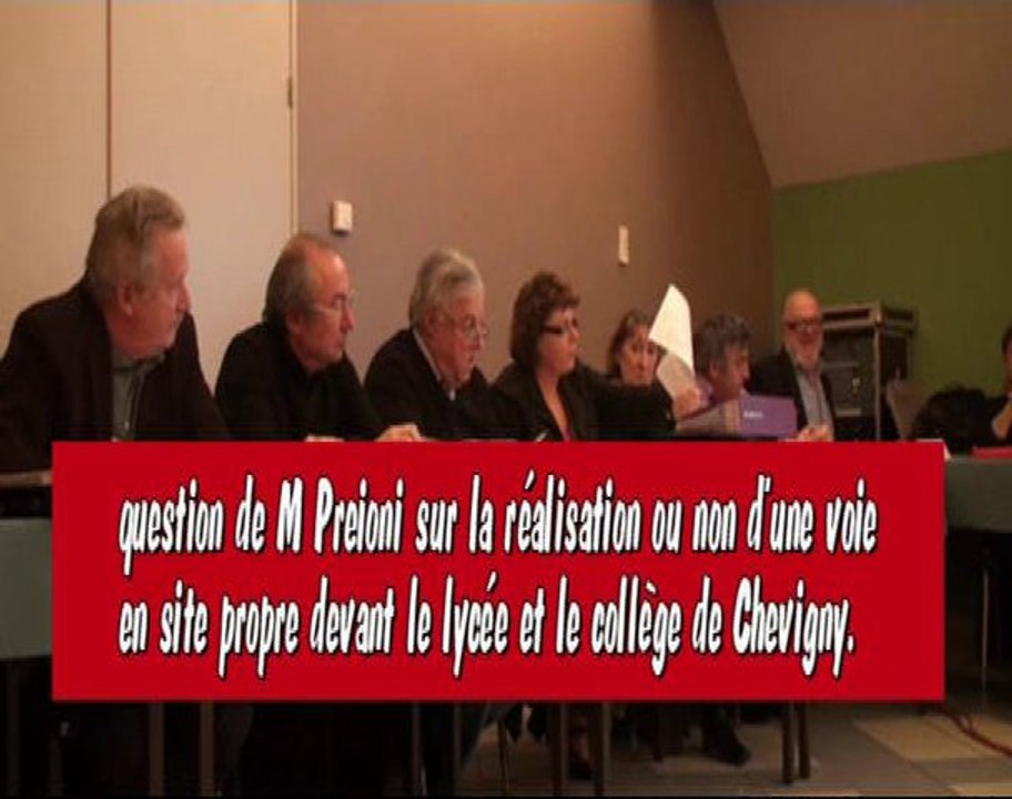 2010 12  voie en site propre devant le collège de chevigny