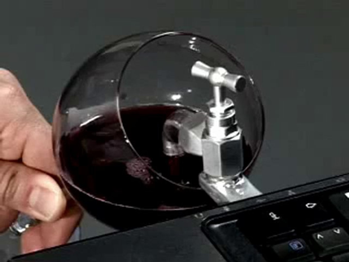 USB Wine, téléchargez vos vins en direct des domaines - Vidéo Dailymotion