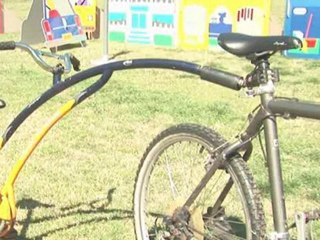 Bicycles, Tandems And 3-Wheelers : How do I properly attach a third wheel attachment?