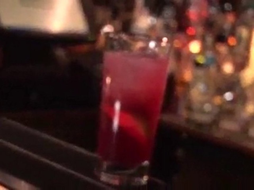 Mocktails: Sparkling Pom Collins