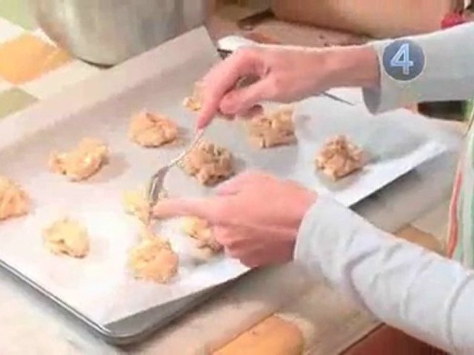How To Make White Chocolate Chip Macadamia Nut Cookies