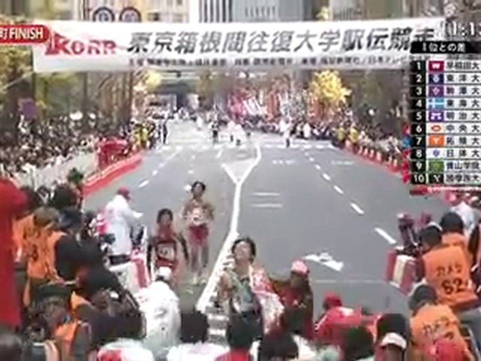 un japonais ce trompe de chemin pendant un marathon