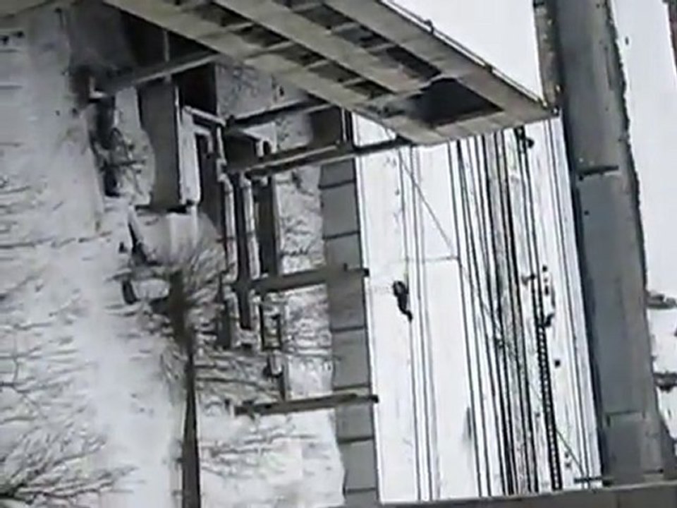 Du saut à l'élastique du haut d'un immeuble