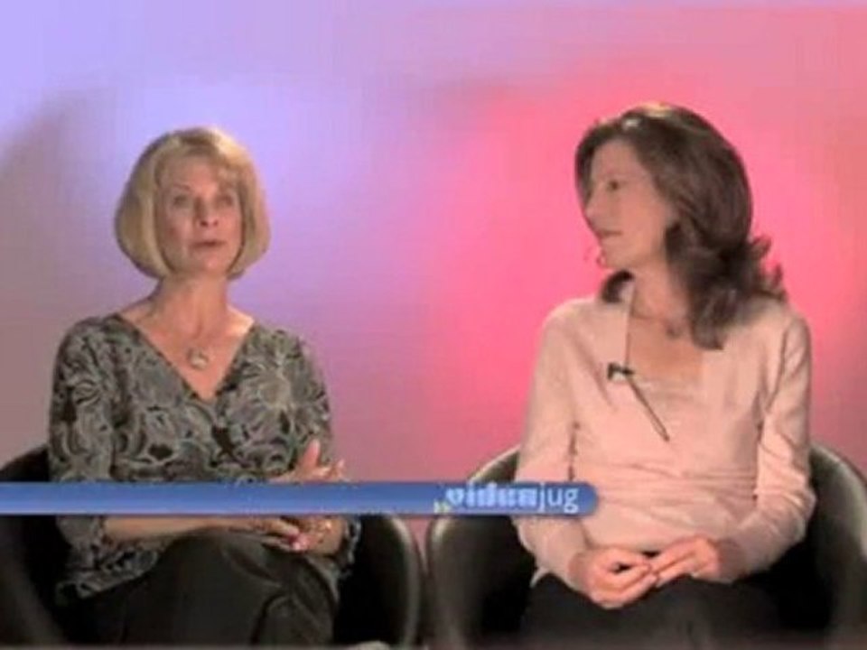 Public Breastfeeding Clothing And Gear : How do I use a blanket if I want to cover up while breastfeeding in public?