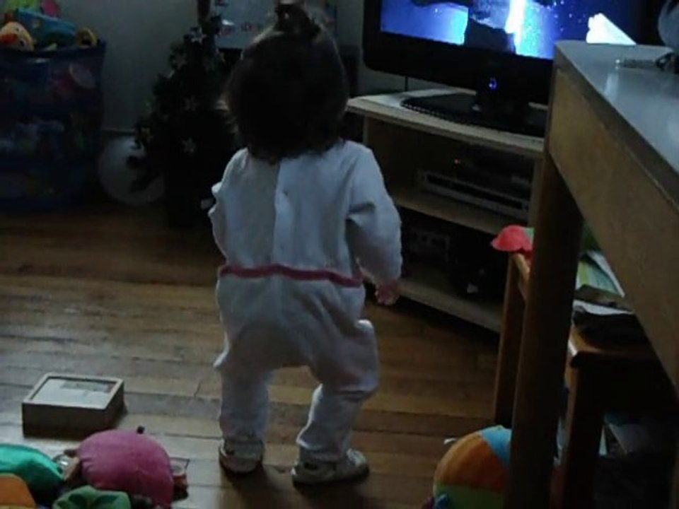 Meïline "danse" sur du MJ