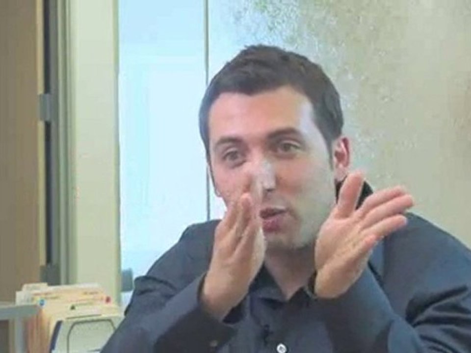 Child Development Milestones : What are the developmental milestones for babies within the first 2 months?