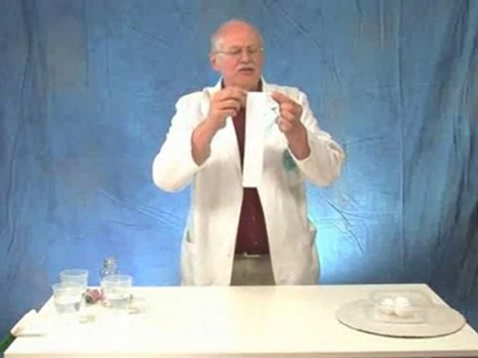 Fun Science Demonstrations : How does Bernoulli's principle keep airplanes in the air?