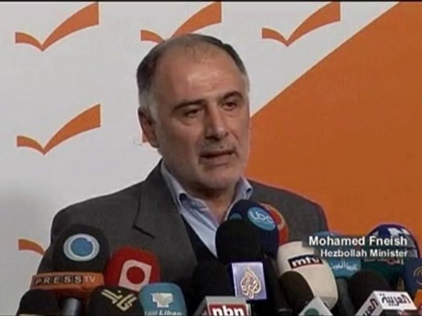 Lebanese government collapses