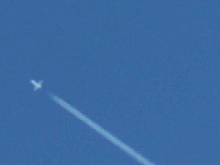 chemtrail special small plane 13.11.2010 13H40