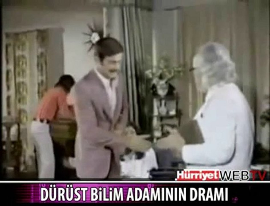 Kadir İnanır'ın bilim adamlığından istifa etme sahnesi