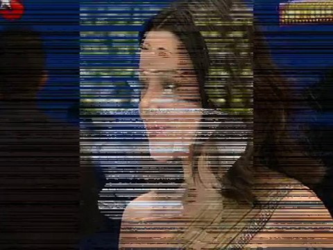 Özgü Namal Salına Salına