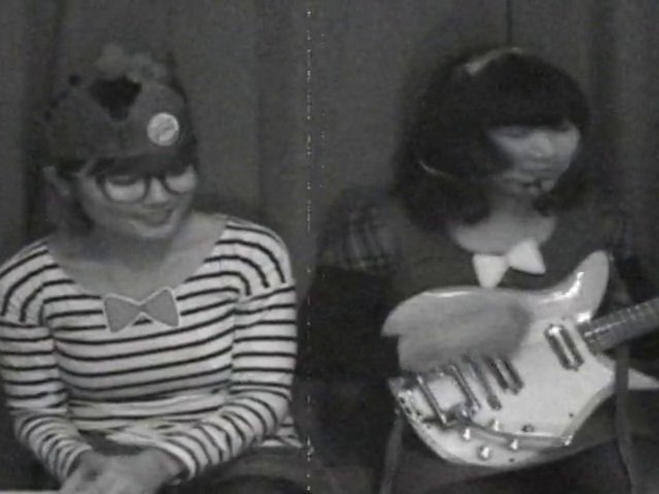 Puffyshoes - Baby Kiss Me