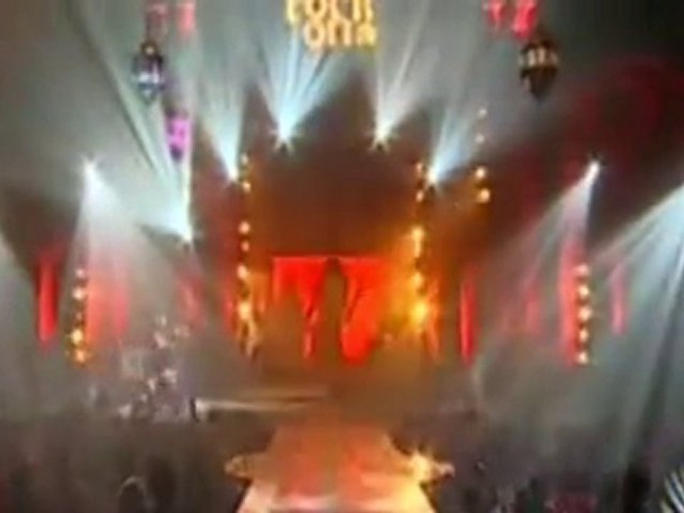 Sheila Ki Jawani (Rock Version) - Sunidhi Chauhan (Live)