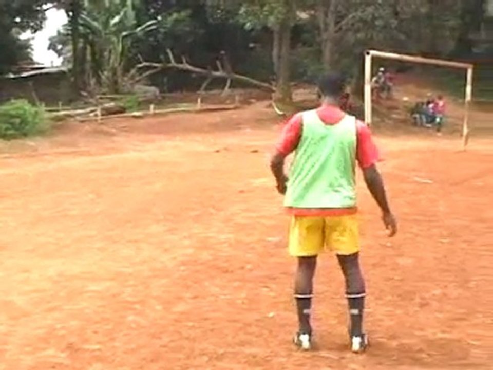 Emmanuel Bondol jeune footballeur camerounais de 17 ans