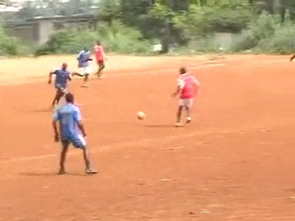 Emmanuel Bondol jeune footballeur camerounais de 17 ans