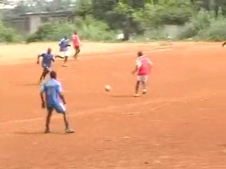 Emmanuel Bondol jeune footballeur camerounais de 17 ans