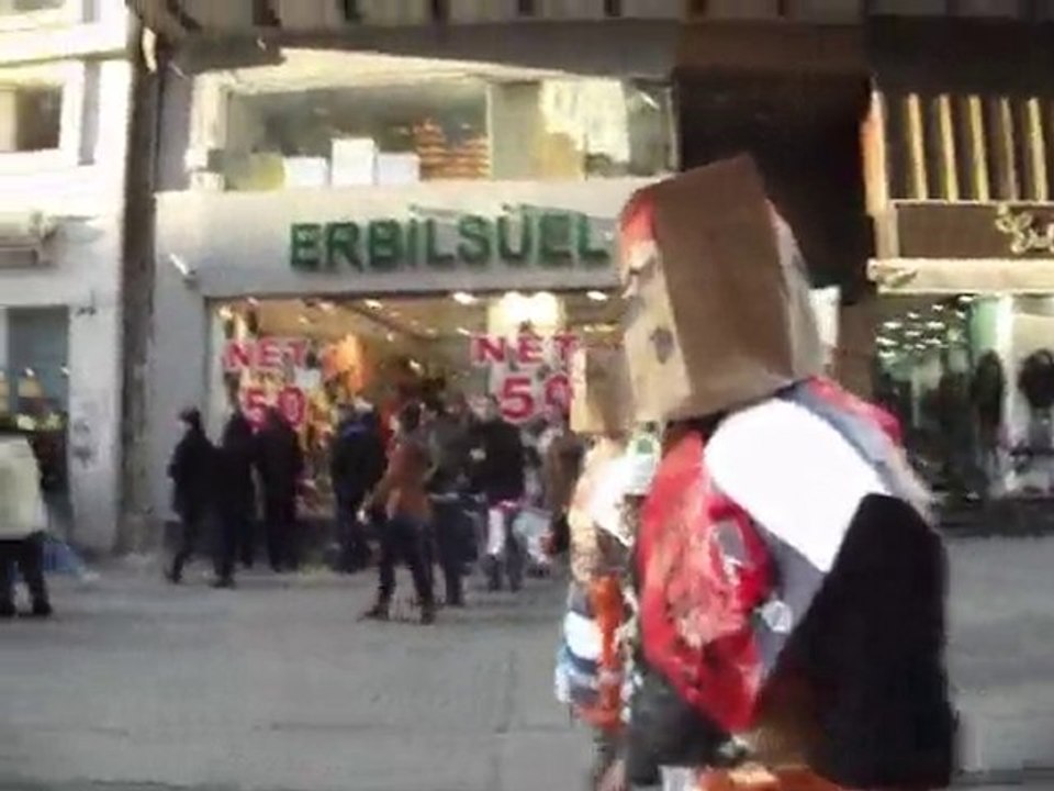 Tüketme İsyan Et