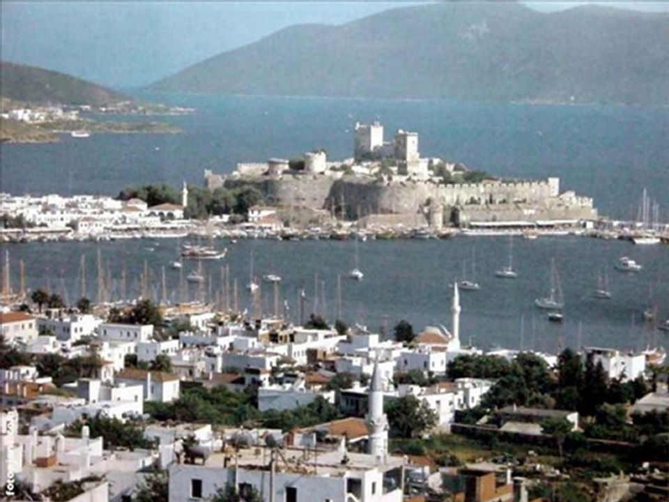 BEN SENİ UZAKLARDA SEVDİM...