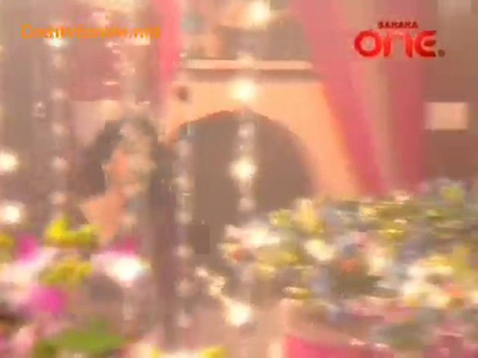 Woh Rehne Waali Mehlon Ki - 10th January 2011- Part1