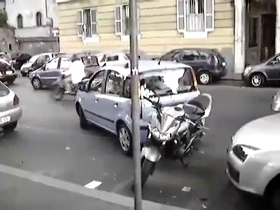 Créneau sur une Z750..