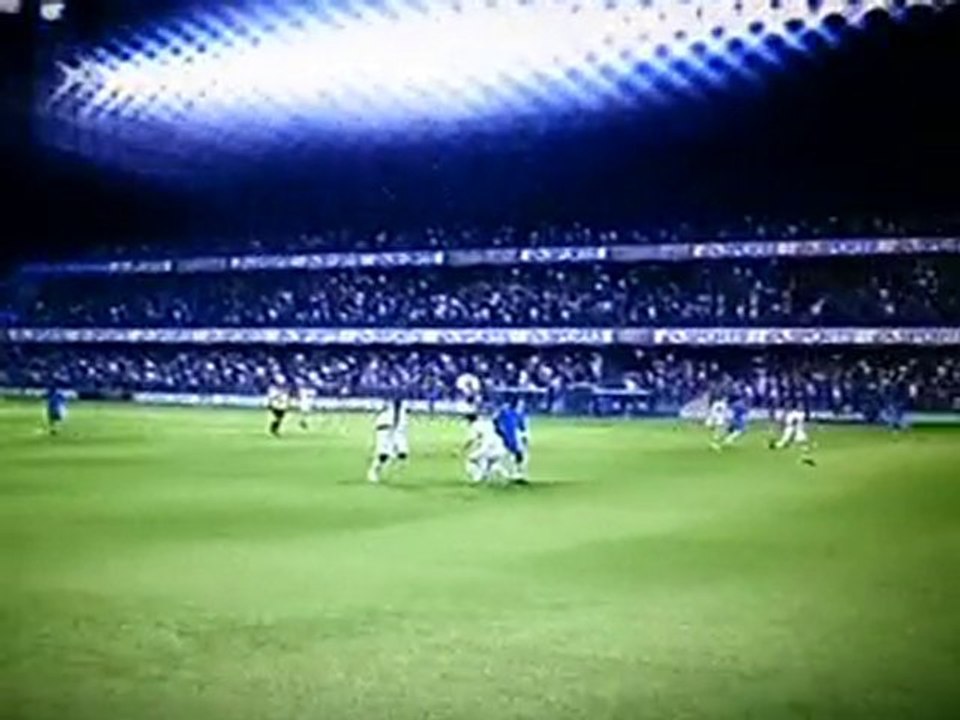 Reprise de volée pleine lucarne