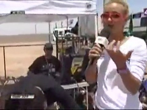 Elodie Gossuin tombe accident chute en moto Paris Dakar