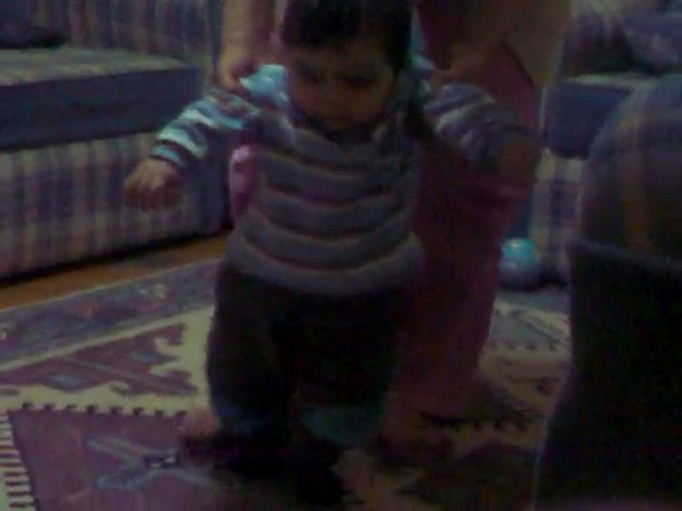 enes çağlar yürümeye başlangıç.11.01.2011