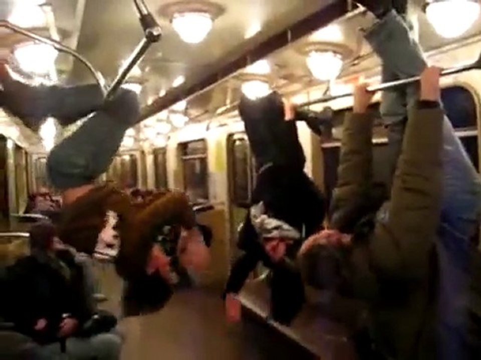Moskova metrosunda eğlence