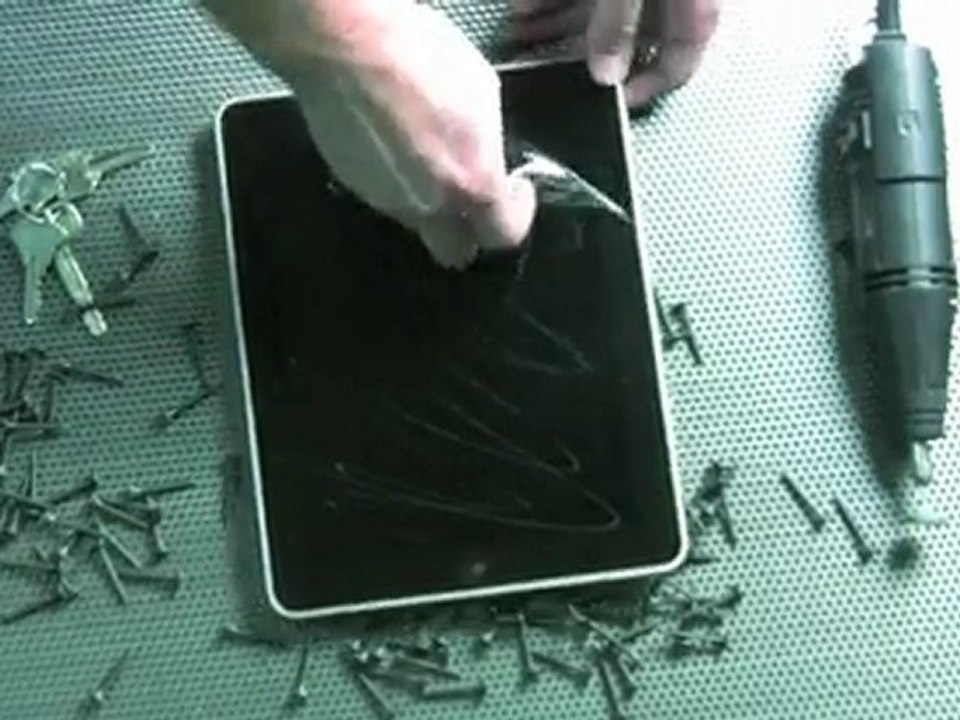 Ipad Scratch Test avec une protection Zagg Invisible Shield