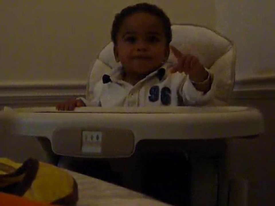 Mahdi Toure  joue avec maman (13 mois)