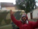 Tunisie- L'armée rassure les citoyens Sidi Bouzid 12/01/2011