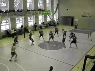 Smaç vuran voleybolcu üçlük attı