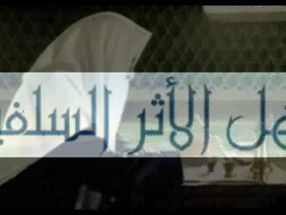 Verser de l'eau chaude dans les conduits de lavabo!