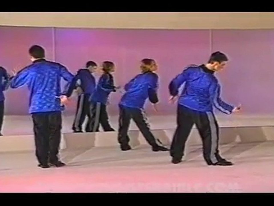 White Chick "teaches" Hip Hop - Very Funny  hip hop vid.