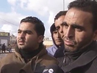 El toque de queda no frena las protestas en la capital...