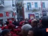 Les affrontements en Tunisie continuent malgré le...