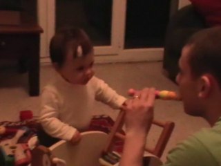 Amélie découvre la flûte !