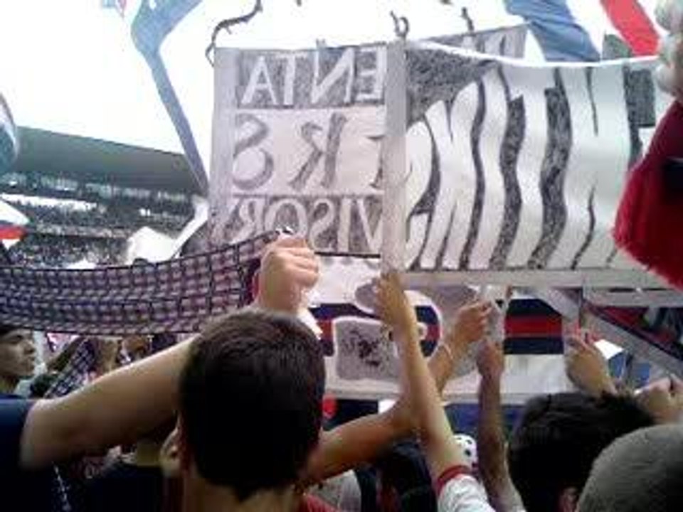 Lyon - psg Coup d'envoi fumi drapeau