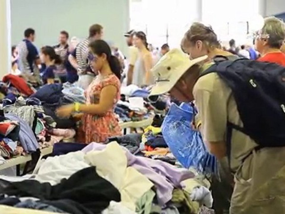Australia flood clean-up starts