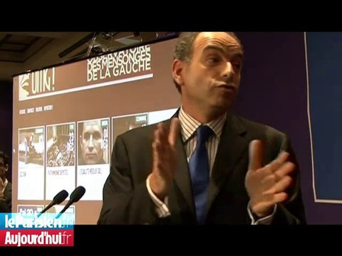 Devant les jeunes UMP, Copé se moque de Fillon