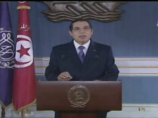 Ben Ali tente de calmer les esprits en promettant plus...