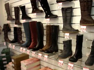 TIHI le matin........oH les belles bottes!!!