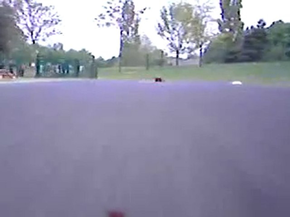 Caméra embarquée sur voiture radiocommandée 1/10 piste