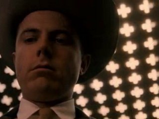 El demonio bajo la piel - Tráiler Español