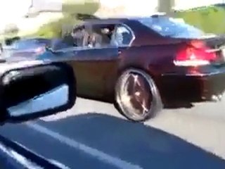 Renk değiştiren araba - www.indirmedenfilm.net